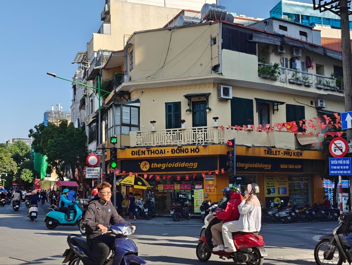 Mobile World: Lifetime value with multiple potential IPOs